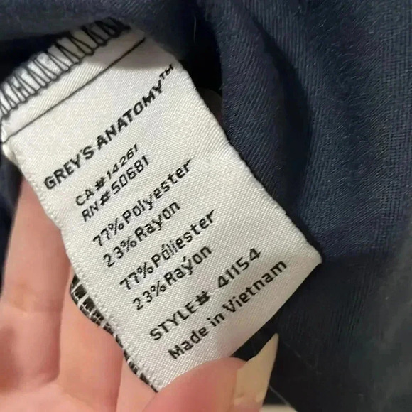 Grey’s Anatomy Scrubs Size XS - Picture 7 of 9